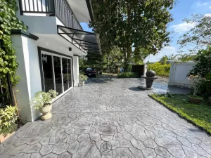 ตัวผลงานคอนกรีตพิมพ์ลาย ลาย New Random Stone 1